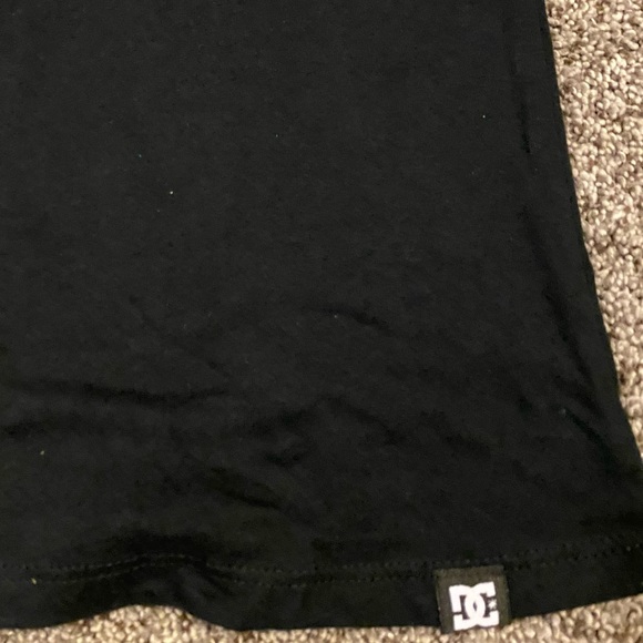 DC Women’s Sz L Top - Picture 2 of 3